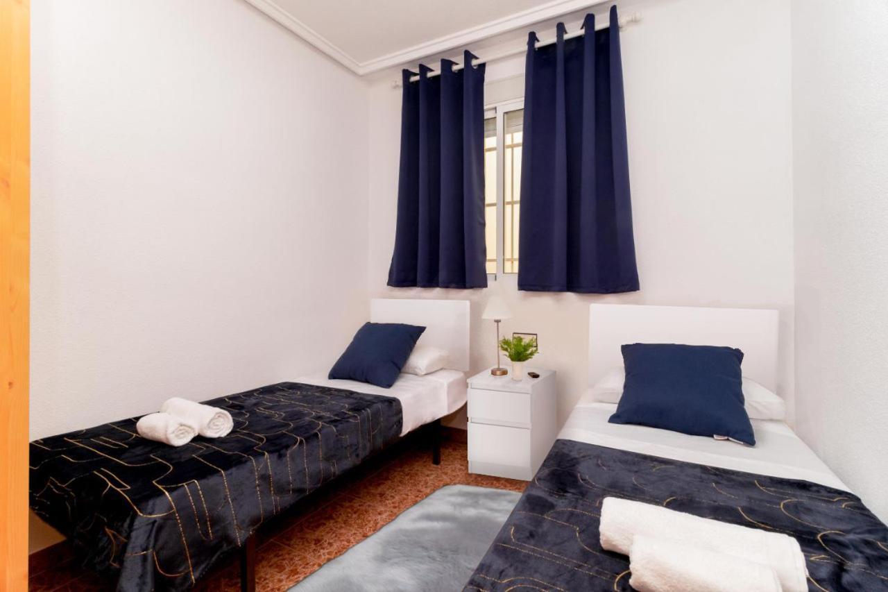 Apartamentos Villa Madrid Torrevieja Buitenkant foto