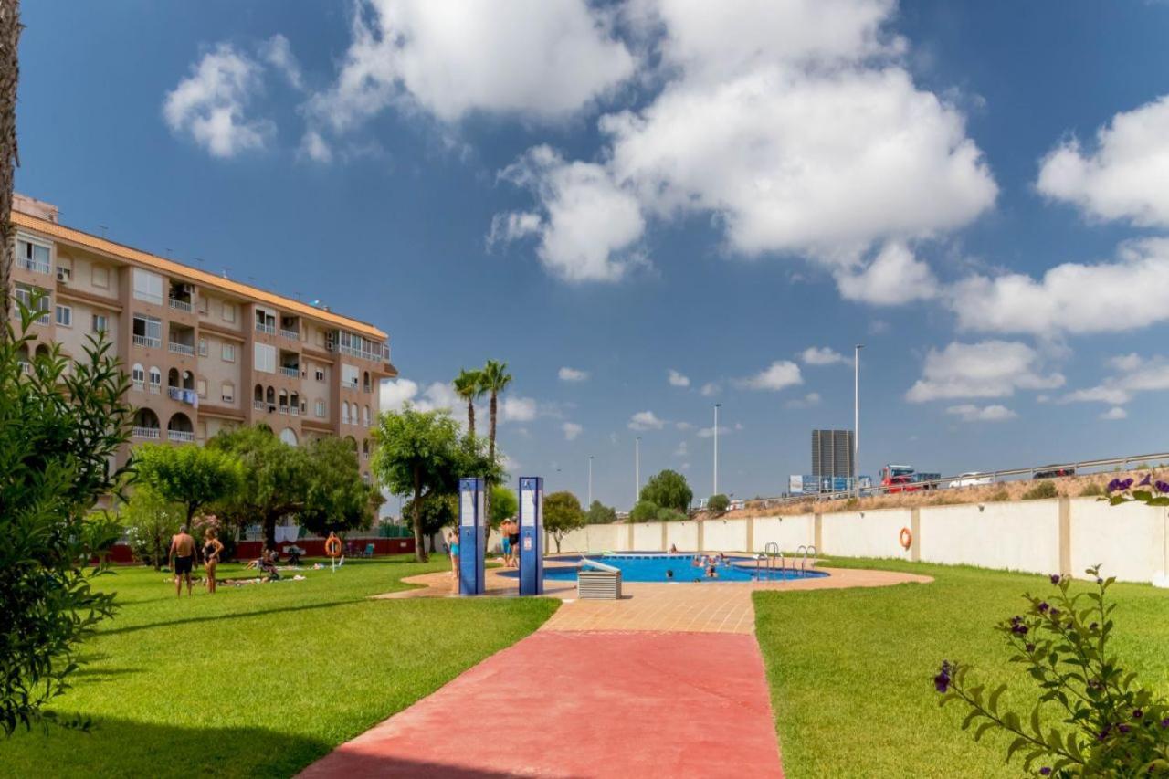 Apartamentos Villa Madrid Torrevieja Buitenkant foto