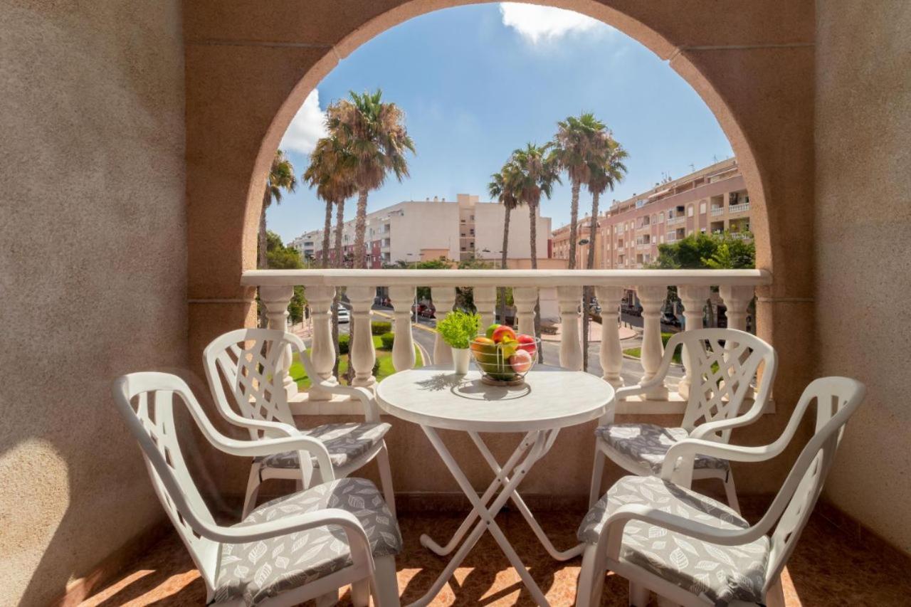 Apartamentos Villa Madrid Torrevieja Buitenkant foto